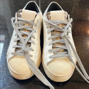 P448 White and Gold Sneakers Classic Design